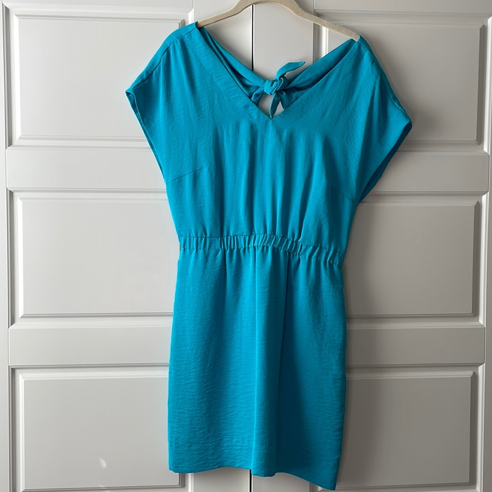 BCBGeneration small turquoise dress keyhole